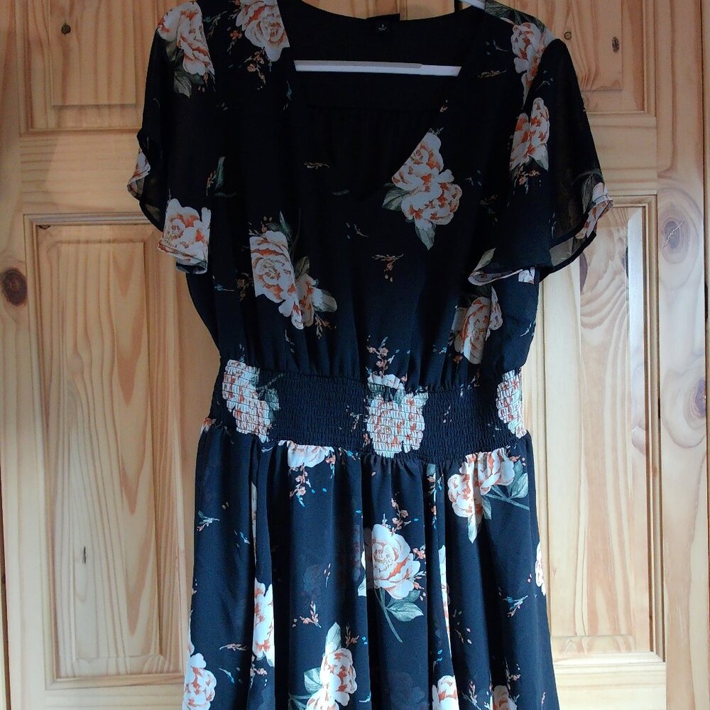 Torrid Black Floral Smocked Waist Dress – Size Torrd 1 or 1X